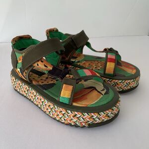 Farm Rio Sandals 7 Green Toucans Flatform Raffia Multicolor Tropical Boho Resort